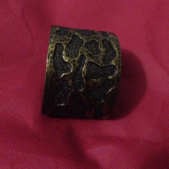 Printed statement cuff - Picture 4 of 4
