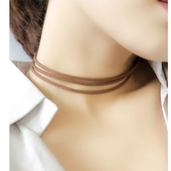Brown choker with adjustable chain.