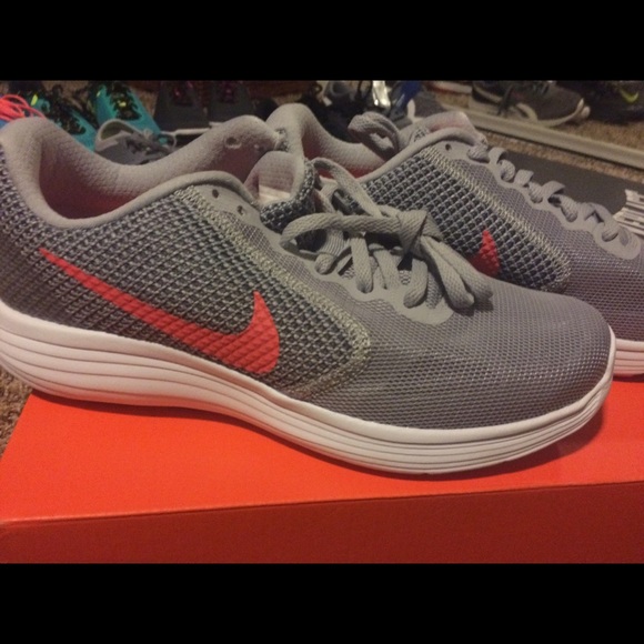 Brand new women's 7.5 Nike
