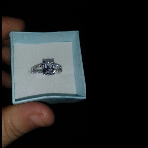 (Size 9)10k gold engagement ring - Picture 2 of 4