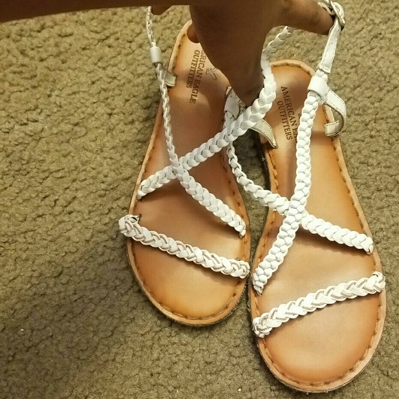 Like-new AE sandals