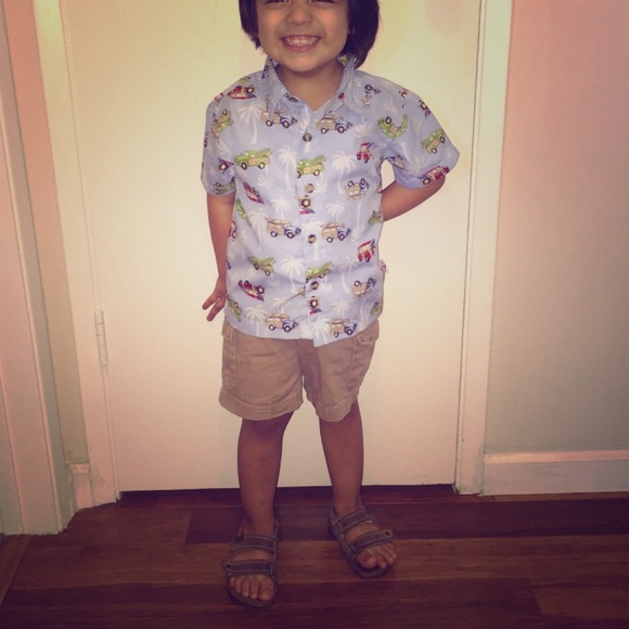 Woody wagon button up