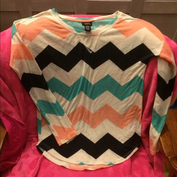 Rue 21 chevron top