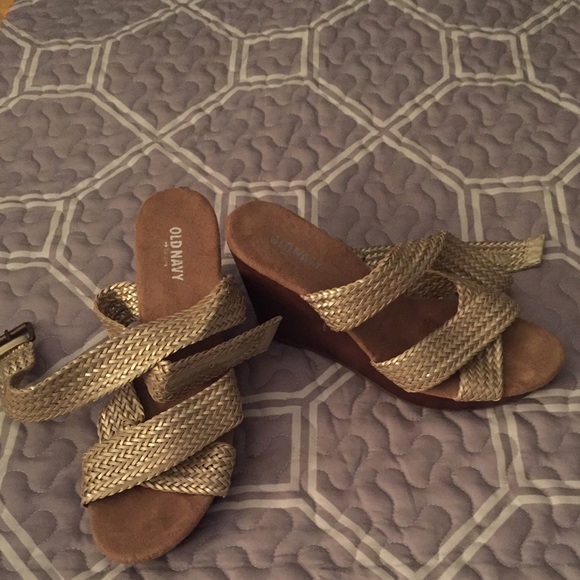 2 HR FLASH SALE😍TODAY ONLY old navy sandals