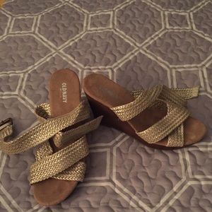 2 HR FLASH SALE😍TODAY ONLY old navy sandals