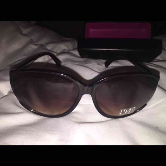 NIB Diane von Furstenburg Sunglasses - Picture 3 of 3