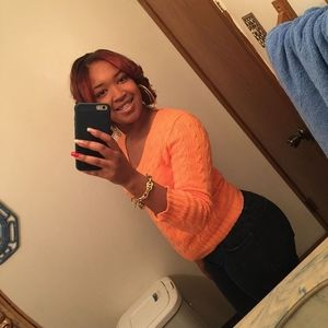 Meet your Posher, Kayla