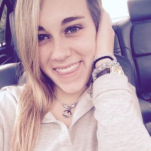 Meet your Posher, Alyson