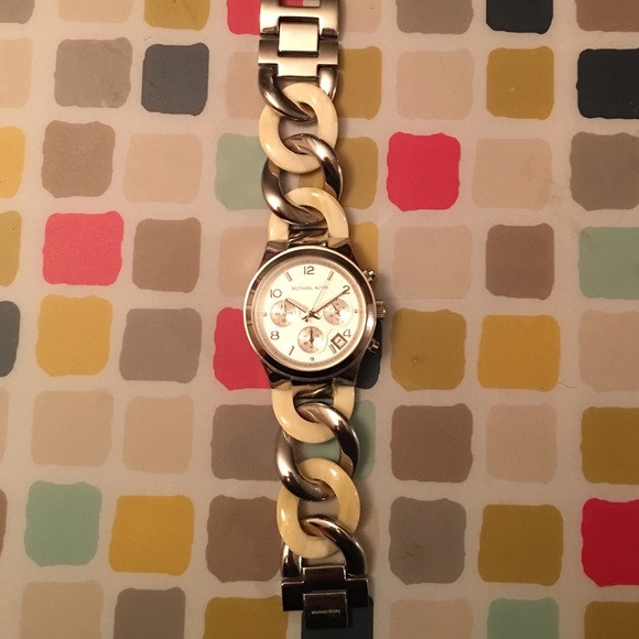 THIS MUST GO! MK Women's Runway Twist Watch - Picture 3 of 4