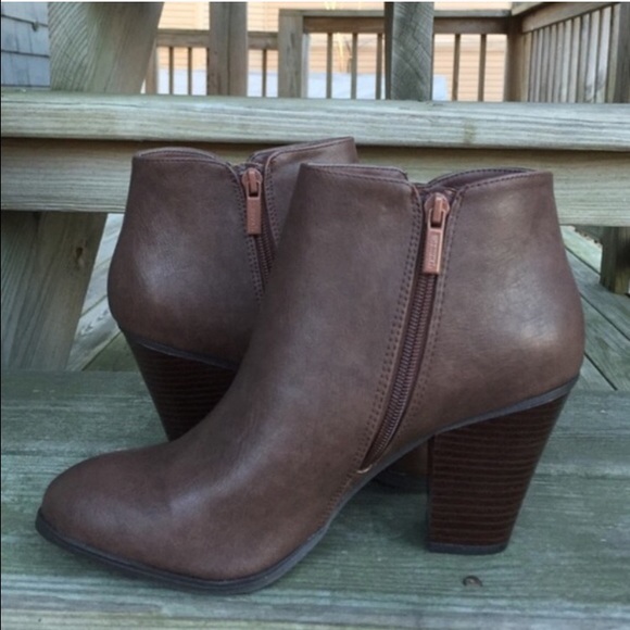 ‼️SOLD OUT‼️•Ankle Booties• - Picture 2 of 4