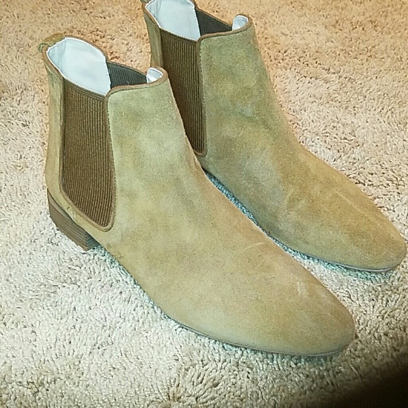 Chestnut Chelsea boots