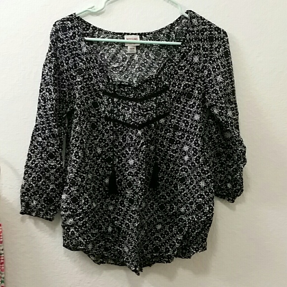 Adorable three quartered lengthed top - Picture 1 of 1