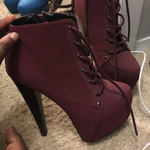 Heels - Picture 2 of 2