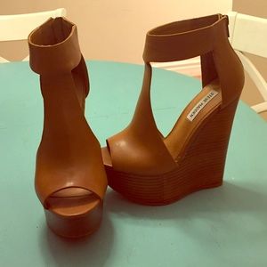 Steve Madden brown wedges in perfect condition!