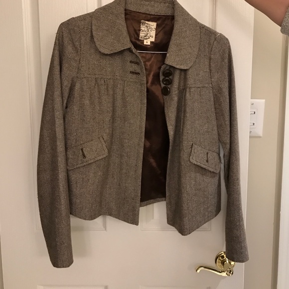 Pleated brown tweed