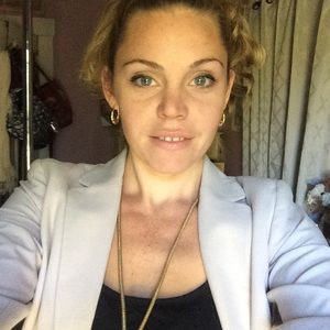 Meet your Posher, Dee