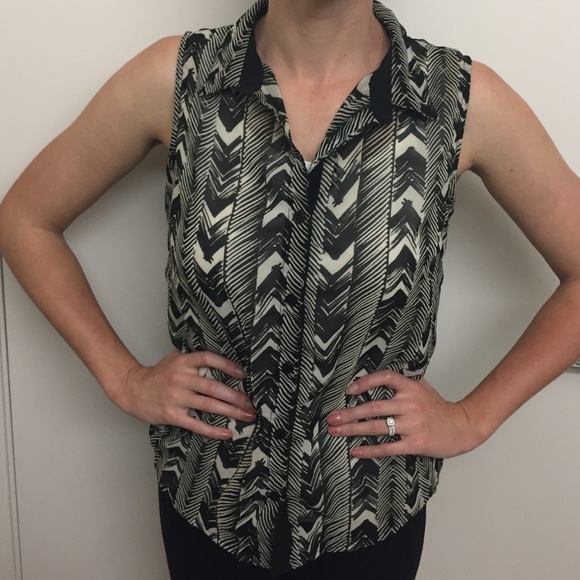 Sleeveless blouse - Picture 1 of 1