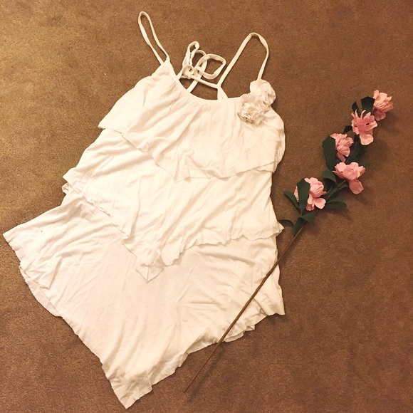 Layered V cut Tank with Back Tie