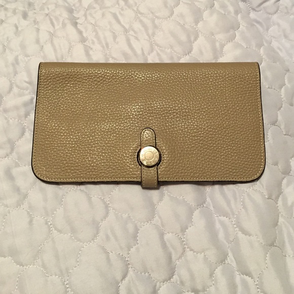 Hermes nude wallet