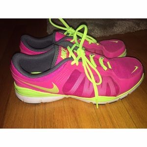 (SOLD) Nike gym shoes