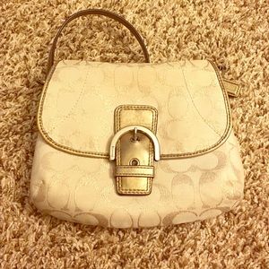 Beautiful Gold Coach Crossbody Bag 💛
