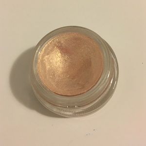 Mac Pro long wear paint pot