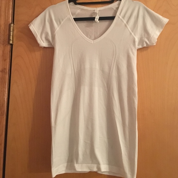 Lululemon tee