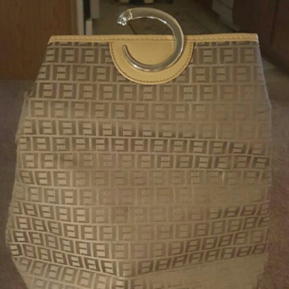 Single strap with zipper backpack