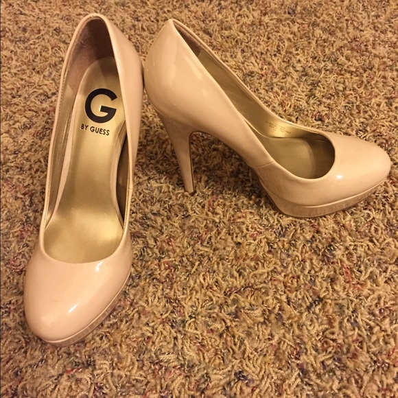 Nude pumps