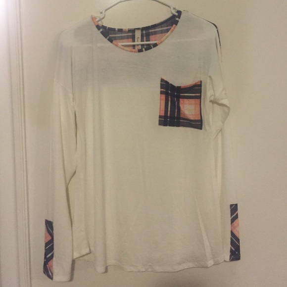 🆕 White plaid tee - Picture 1 of 4