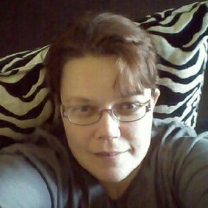 Meet your Posher, Leona