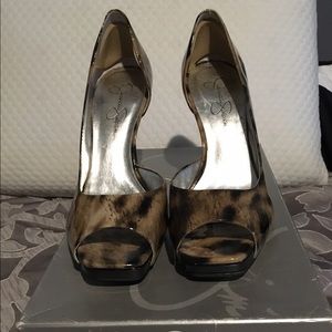 Jessica Simpson heel