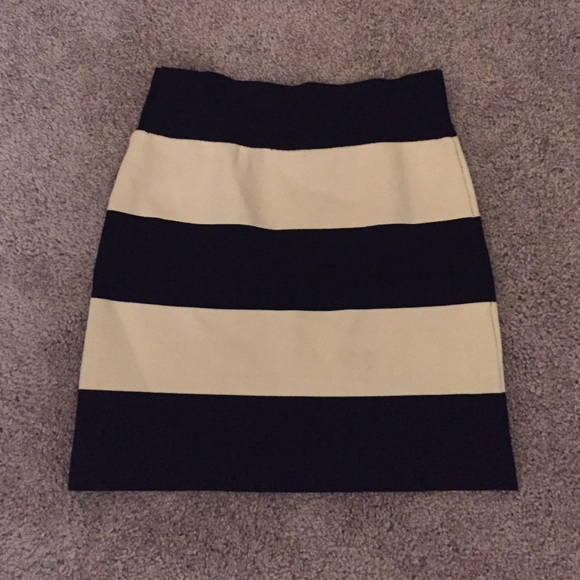size small forever 21 pencil skirt