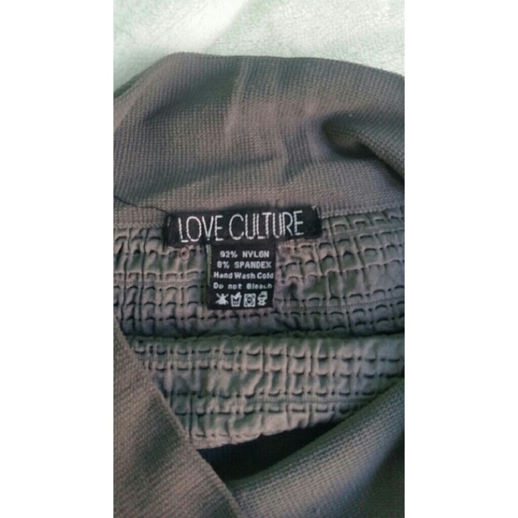 Figure hugging grey skirt - Picture 2 of 2