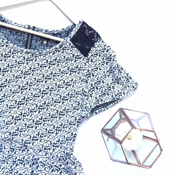 Anthropologie Tops - Anthropologie "Floral Jacquard" top