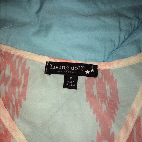 Cute pink and white sheer top. Gently worn. - Picture 3 of 3