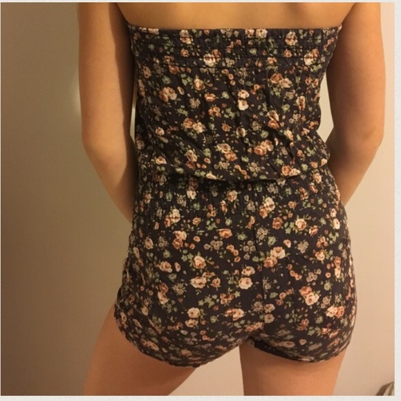 Off the shoulder flower romper