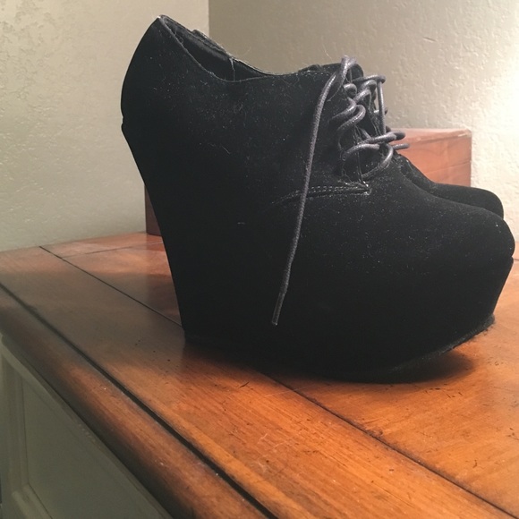 Black Tie-Up Wedges - Picture 2 of 2