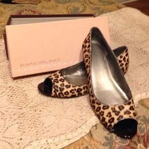 Bandolino leopard peep toe flats