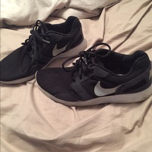 Black nikes