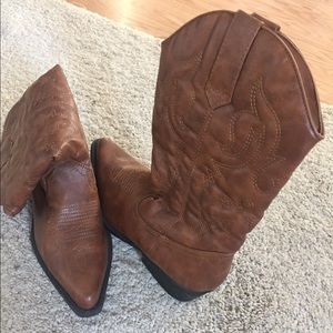 Madden Girl Boots Size 10 only worn once