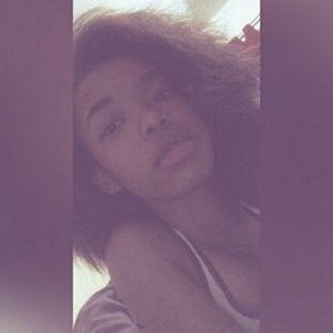 Meet your Posher, Hillary