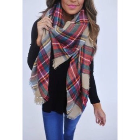 BLANKET SCARF IN BEIGE - Picture 3 of 3