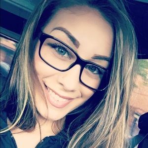 Meet your Posher, Celina