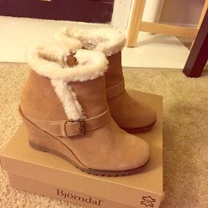 Cute tan winter wedge boots