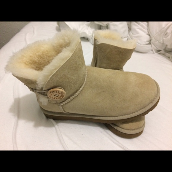 Rare mini bailey button uggs