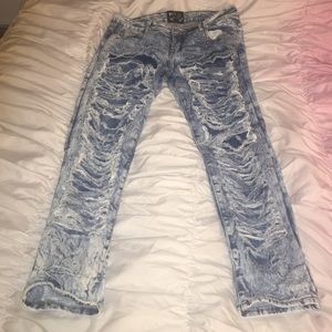Distressed skinny jeans