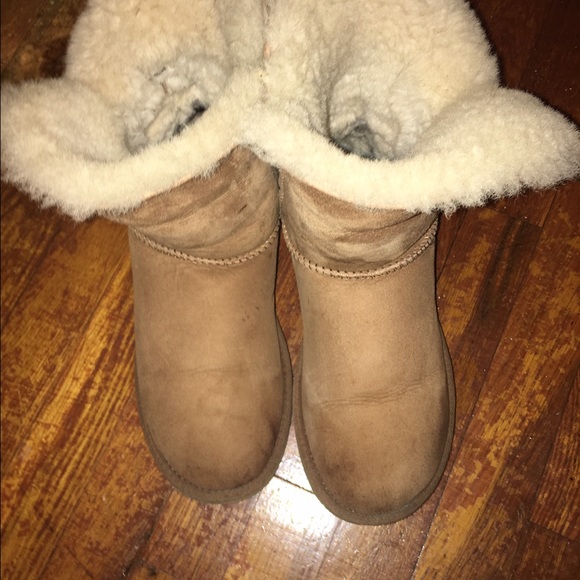 BAILEY BUTTON CHESTNUT UGGS DO NOT BUY
