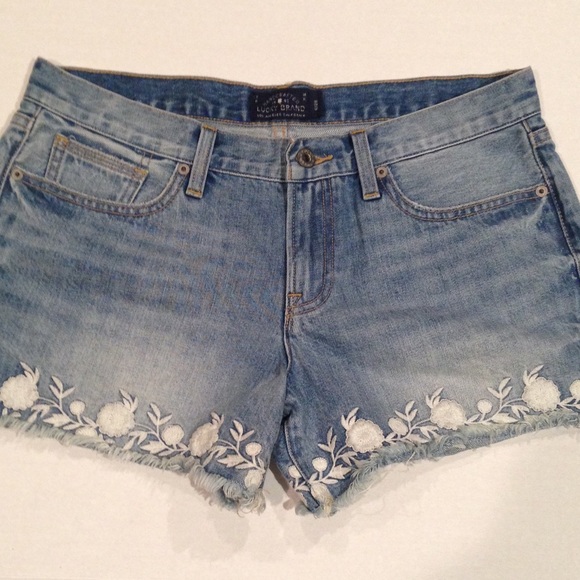 ❌SOLD❌🎀LUCKY BRAND DENIN CUTOFF SHORS🎀 - Picture 2 of 2