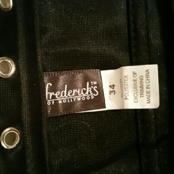 Lingerie - Picture 3 of 3